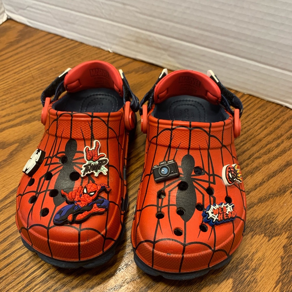 CROCS Red and Black Sandals with Spider Design Size C11 - Picture 3 of 10